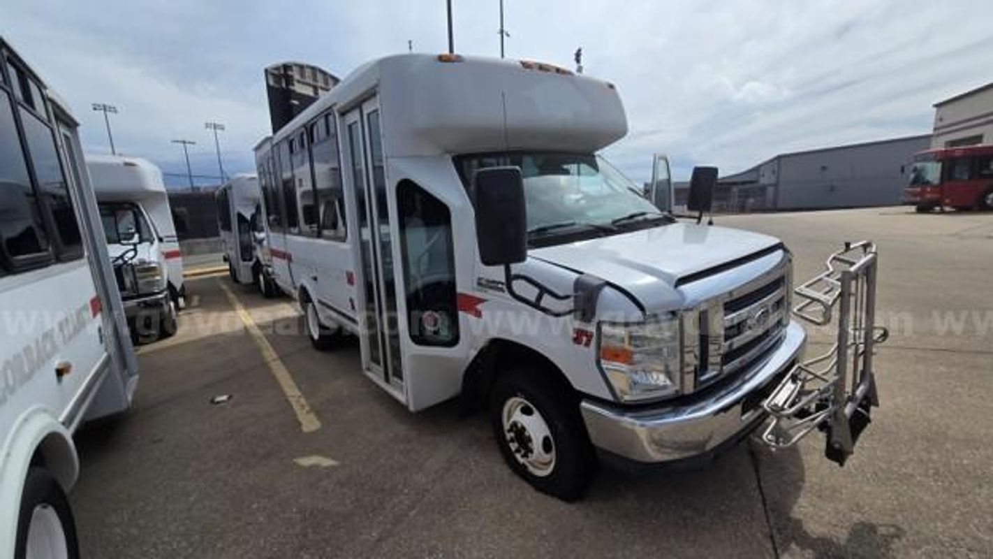 2010 Ford E350 Cutaway Van