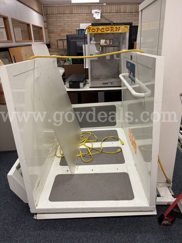 ADA Vertical Platform Lift