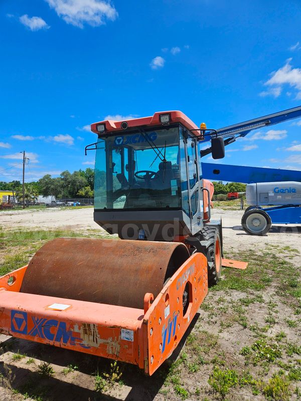 2019 XCMG CV83PDU Smooth Drum Compactor