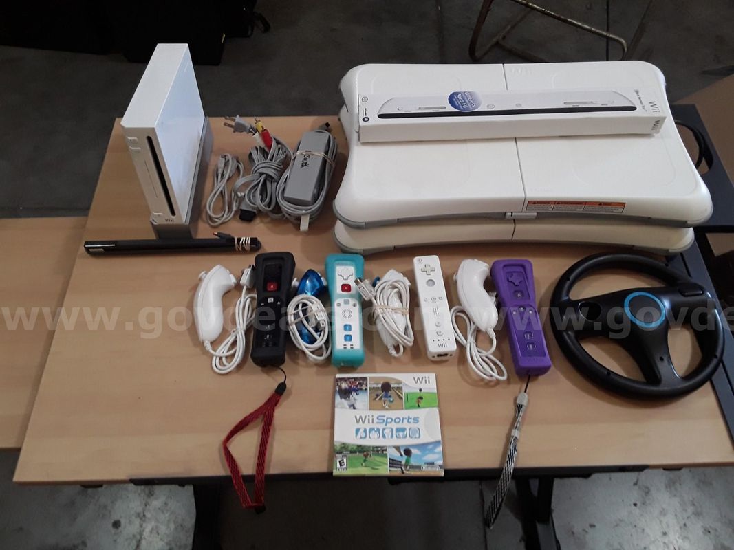 Lot of Wii Items (Console and Bundle of Items)