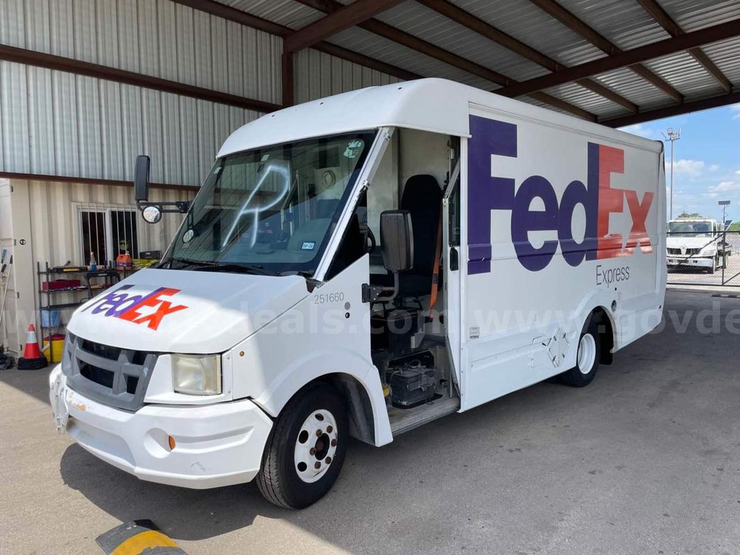 2013 Isuzu Commercial Van 151" WB 12' REACH RWD Cargo Van