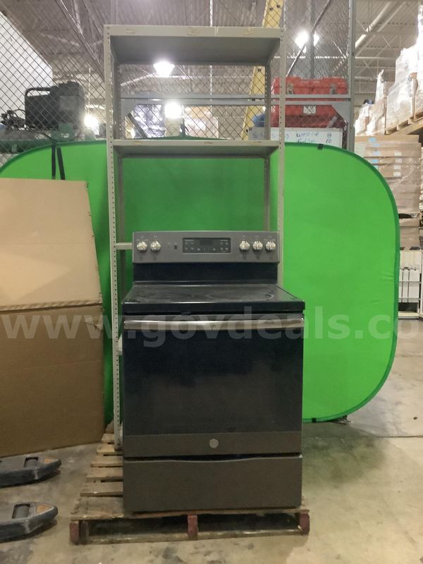 USED GEGRF500 Freestanding RANGE AND AN 3-SHELF ADJUSTABLE METAL STORAGE