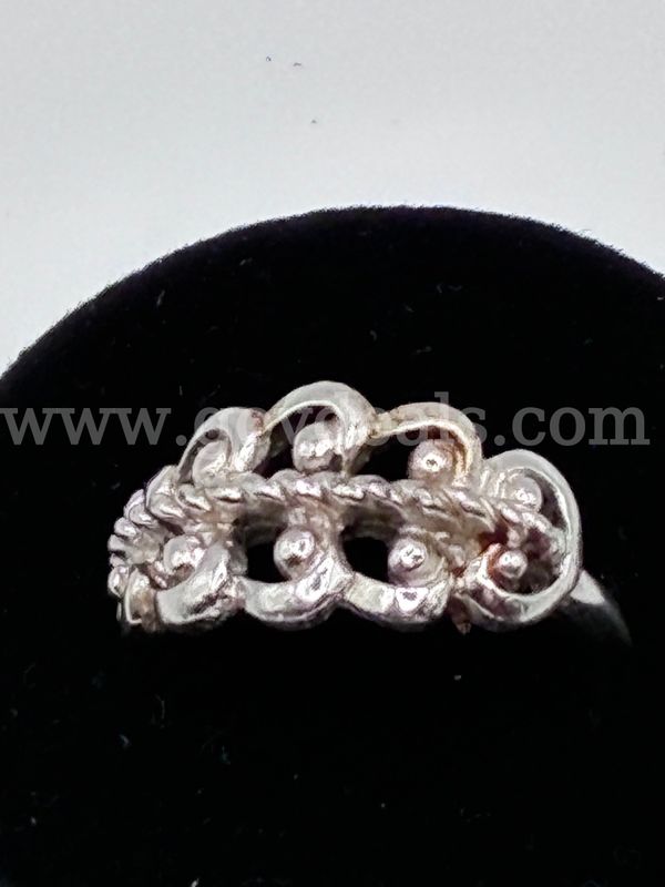 Vintage Avon Ring. Size 7.