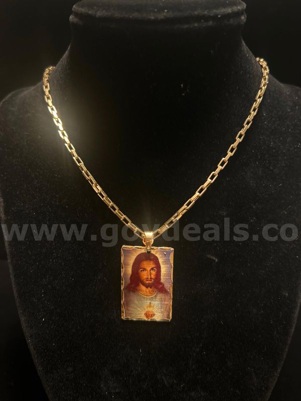 Beautiful, 20 Inch, 24k Gold, Box Chain Necklace W/ Sacred Heart of Jesus Picture Pendant Read ⬇️