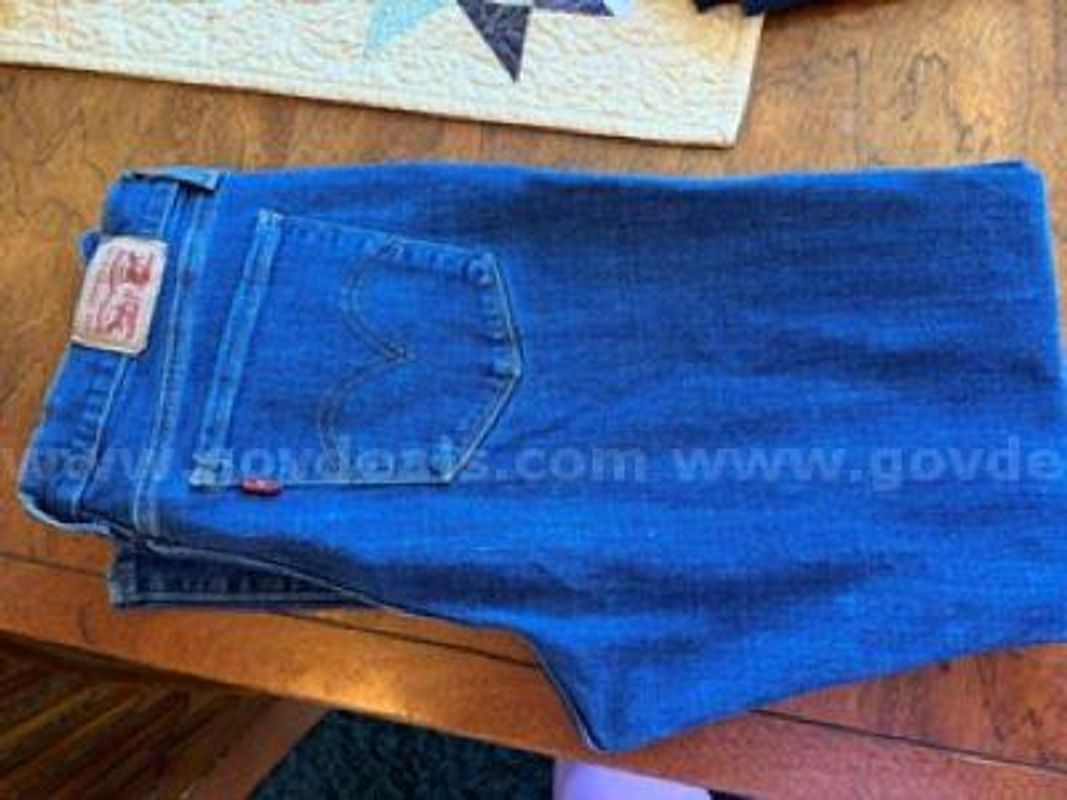 Classic Straight Leg, Size 30, Women’s Levi Jeans
