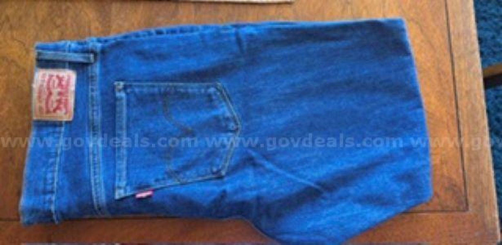 311 Shape and Skinny Levi’s Jeans, Size 33