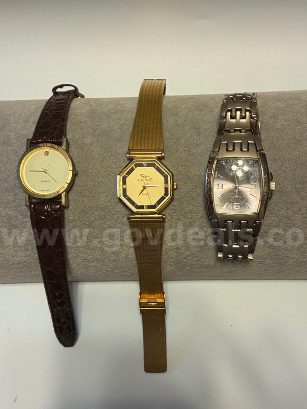 3 Vintage Watch(s) Oscar de la Renta, Arnex. Not Tested.