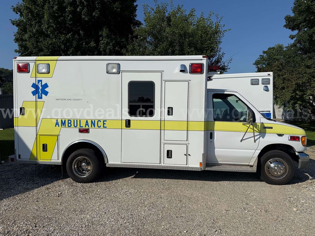 2000 Ford Econoline Wheeled Coach Ambulance E-450 Super Duty