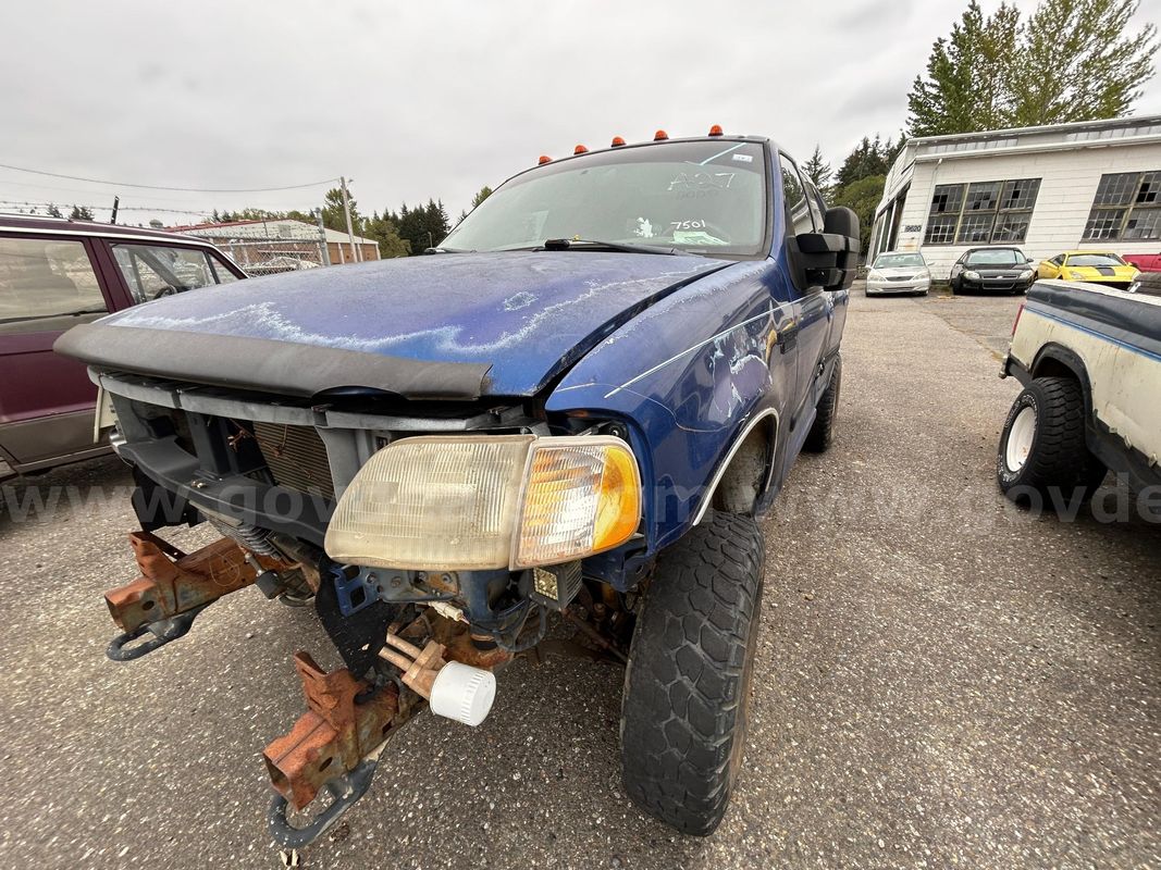 Blue 1997 Ford Expedition XLT 4WD