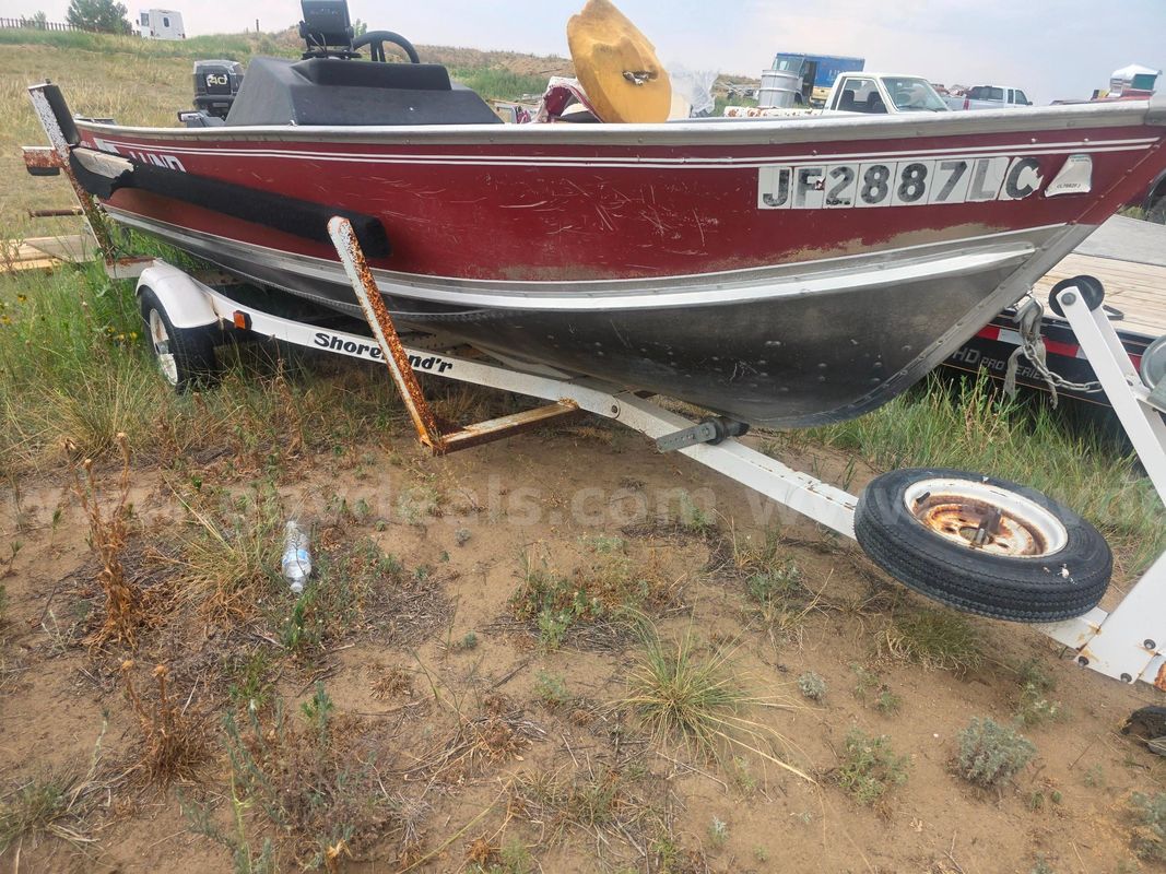 LUND 16 REBEL DLX aluminum hull fishing boat with 40HP Johnson