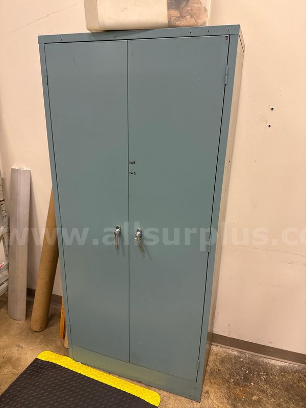 Storage Cabinets & Shelving