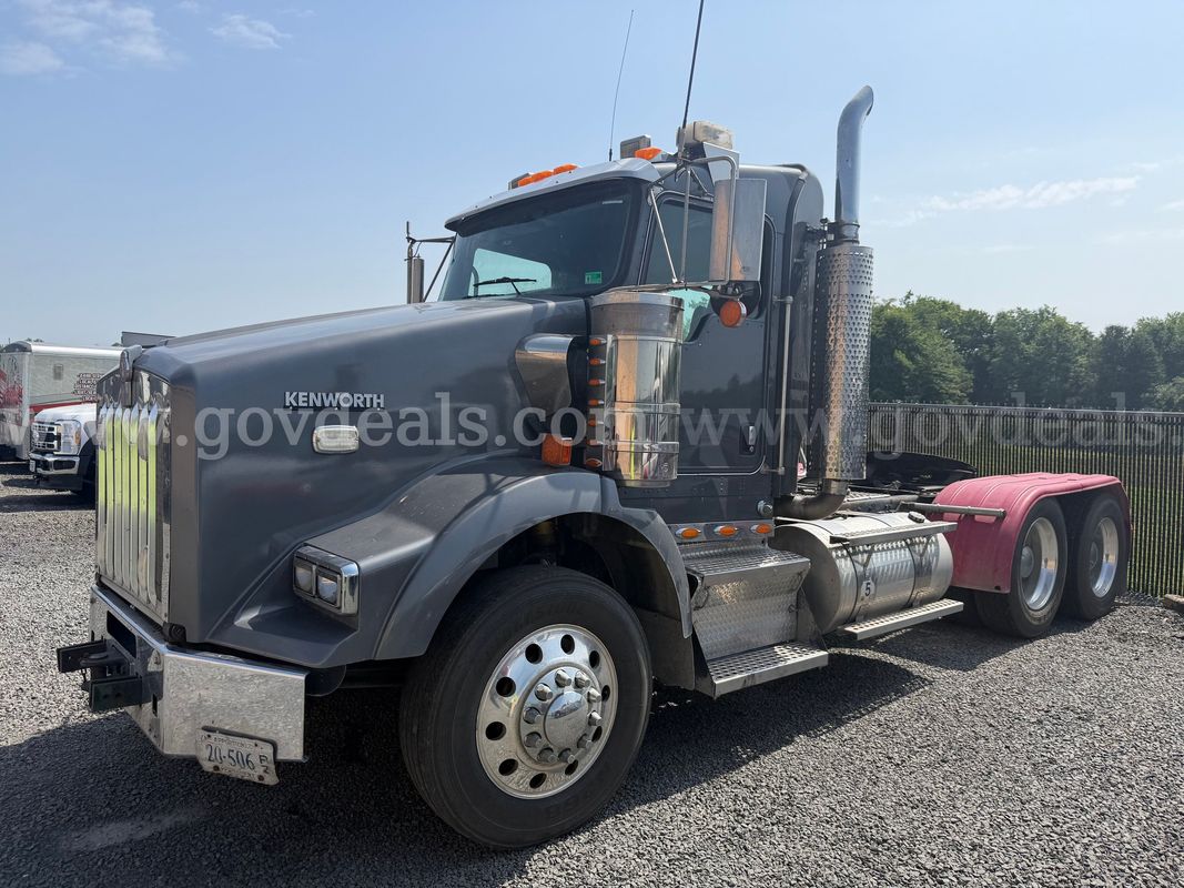 2017 Kenworth T-800 Tractor