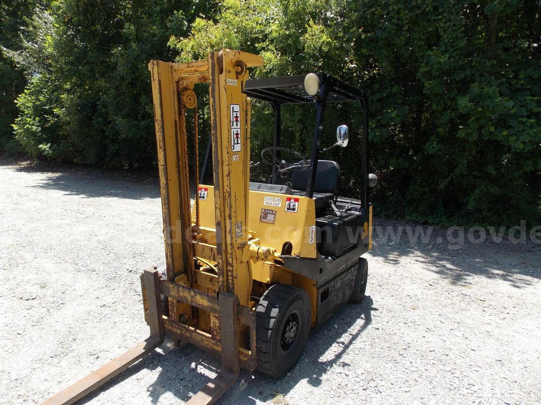 TCM GAS FORK LIFT, 3 Stage Mast Nissan engine 3200 LB. MAX LIFT