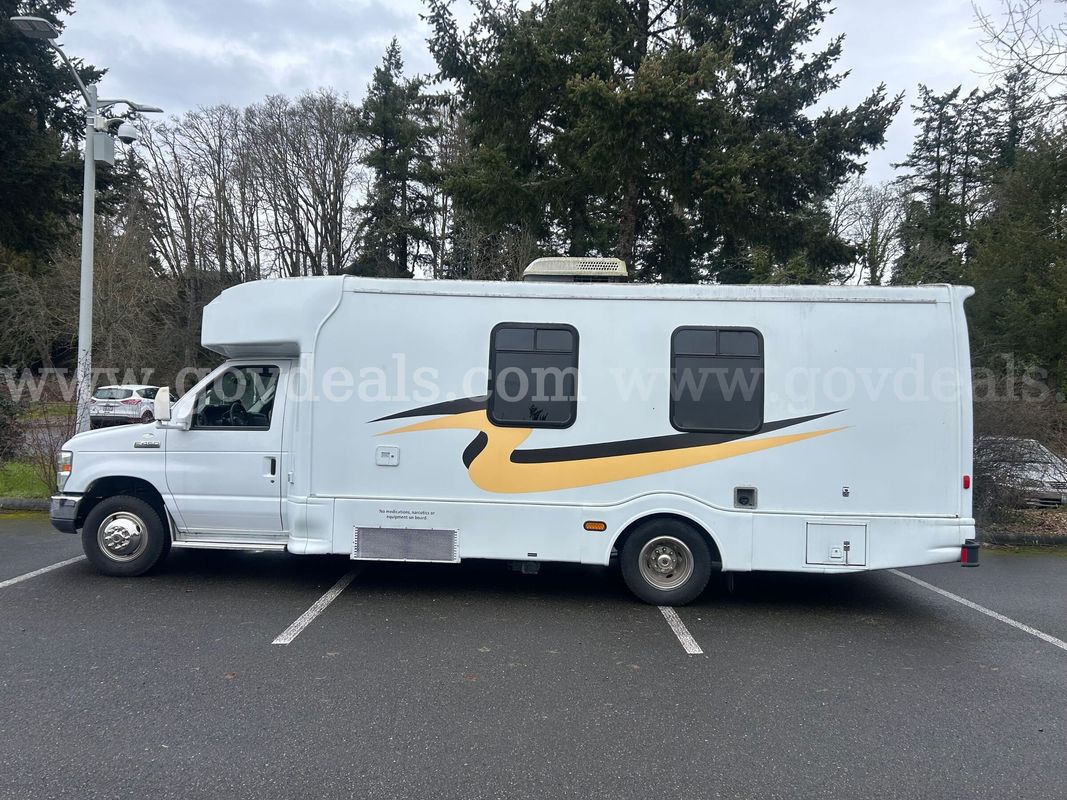 2012 Ford Econoline E450 **LOW MILES**