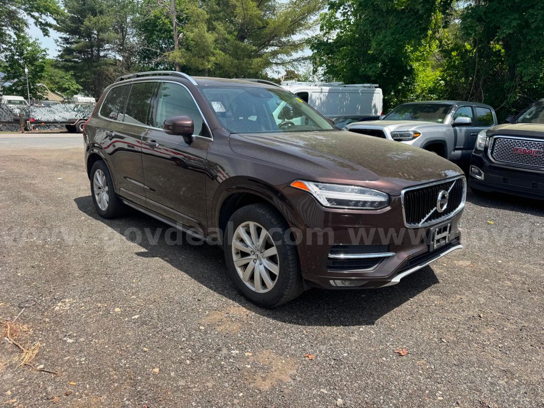 2018 Volvo XC90 T6 Momentum AWD