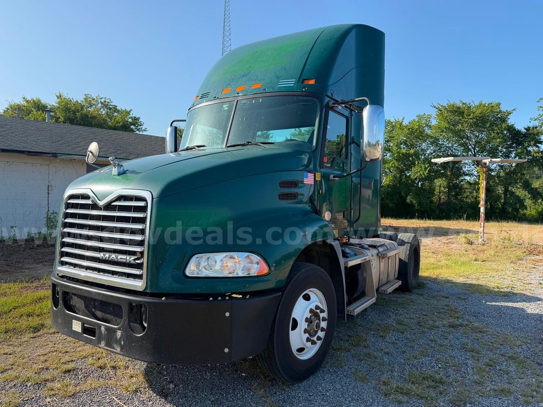 2017 Mack CXU600 Runs and Drives Great. No reserve.