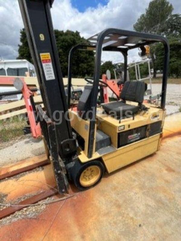 Electric forklift