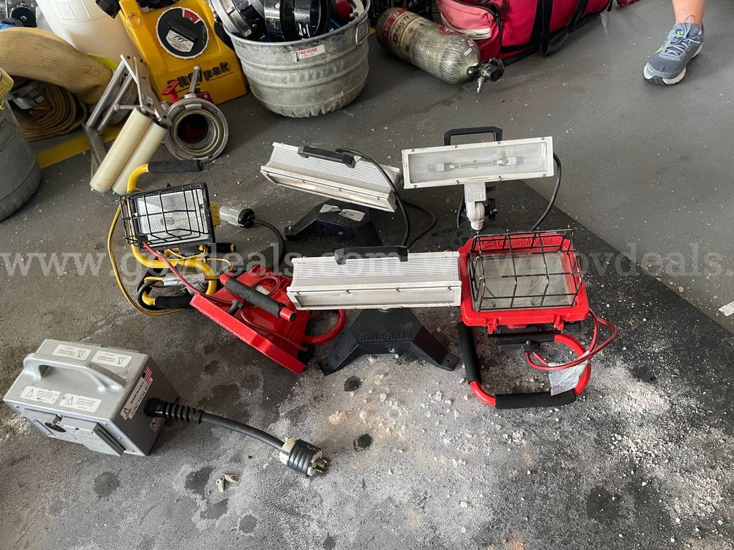Lot of Portable Work Lights & Temporary Jobsite Lighting Equipment