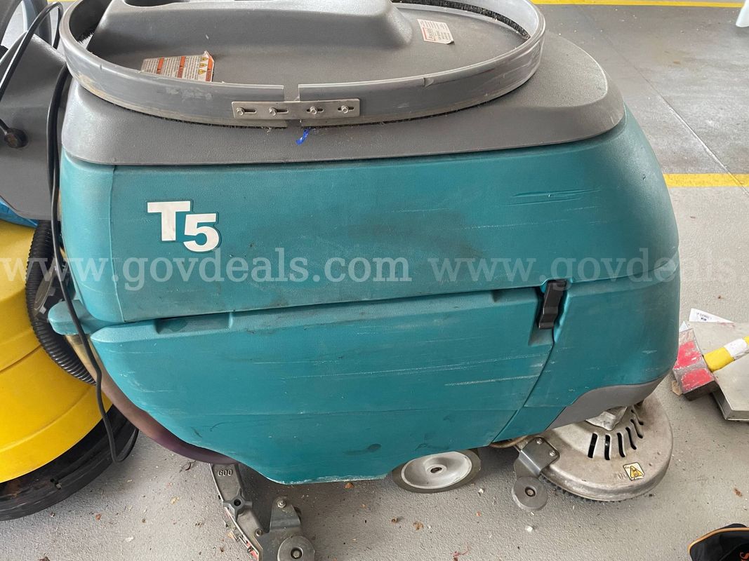 Tennant T5 Floor Scrubber