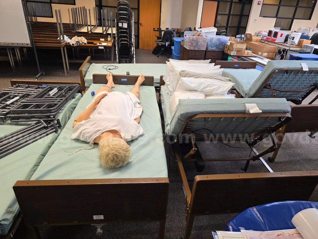 Lot of 5 Homecare beds