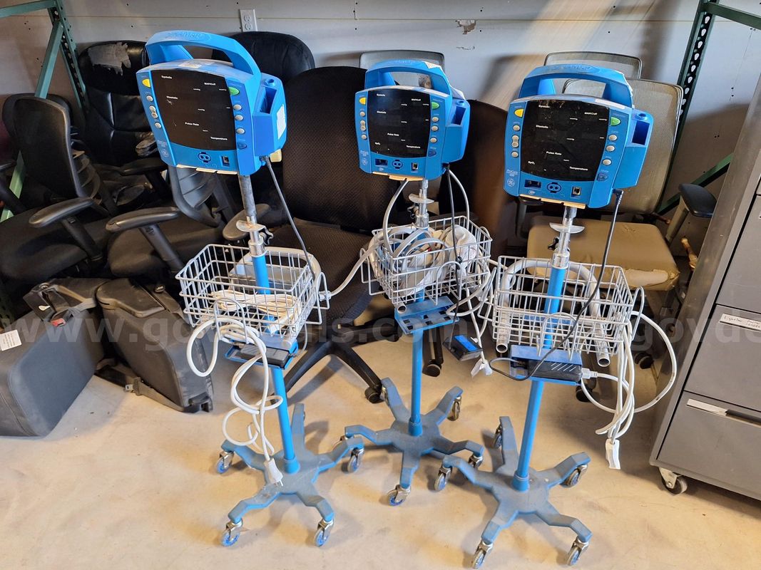 General electric pro care auscultatory 200 and 400 blood pressure units LOT OF 3