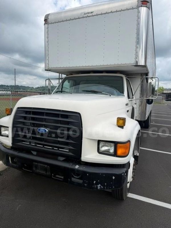 1996 Ford F700 Box Truck