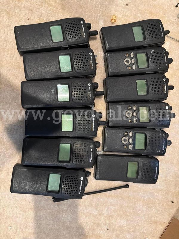 MASSIVE 12x Motorola XTS 1500 & XTS 2500 portable radios