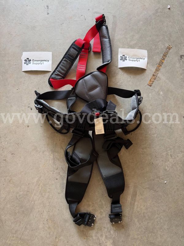 MINT CMC Rescue Response Harness Model 202814 NFPA Class III Rope SHIPPING AVAILABLE