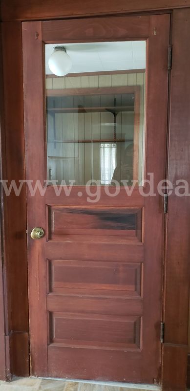 LOT of 19 Wooden Doors w/ Ornate Knobs