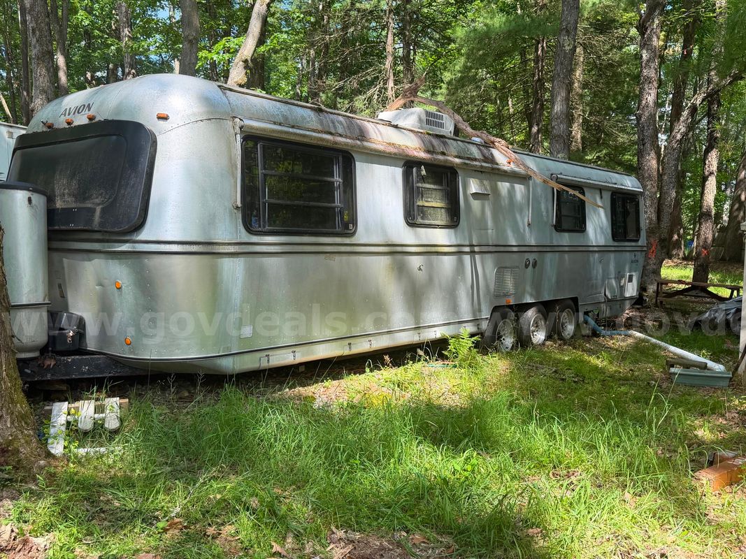 1983 avion aluminum 34’ camper