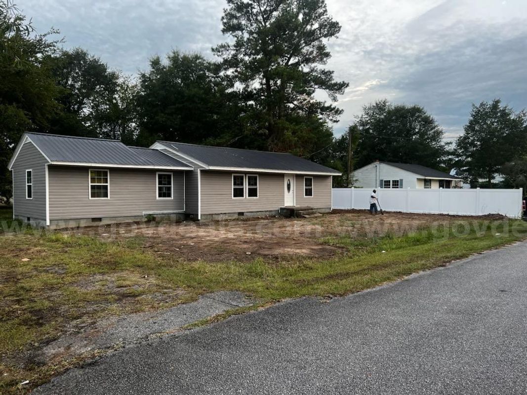 1400 Sg Ft Single Family Dwelling on .28 Acre Lot