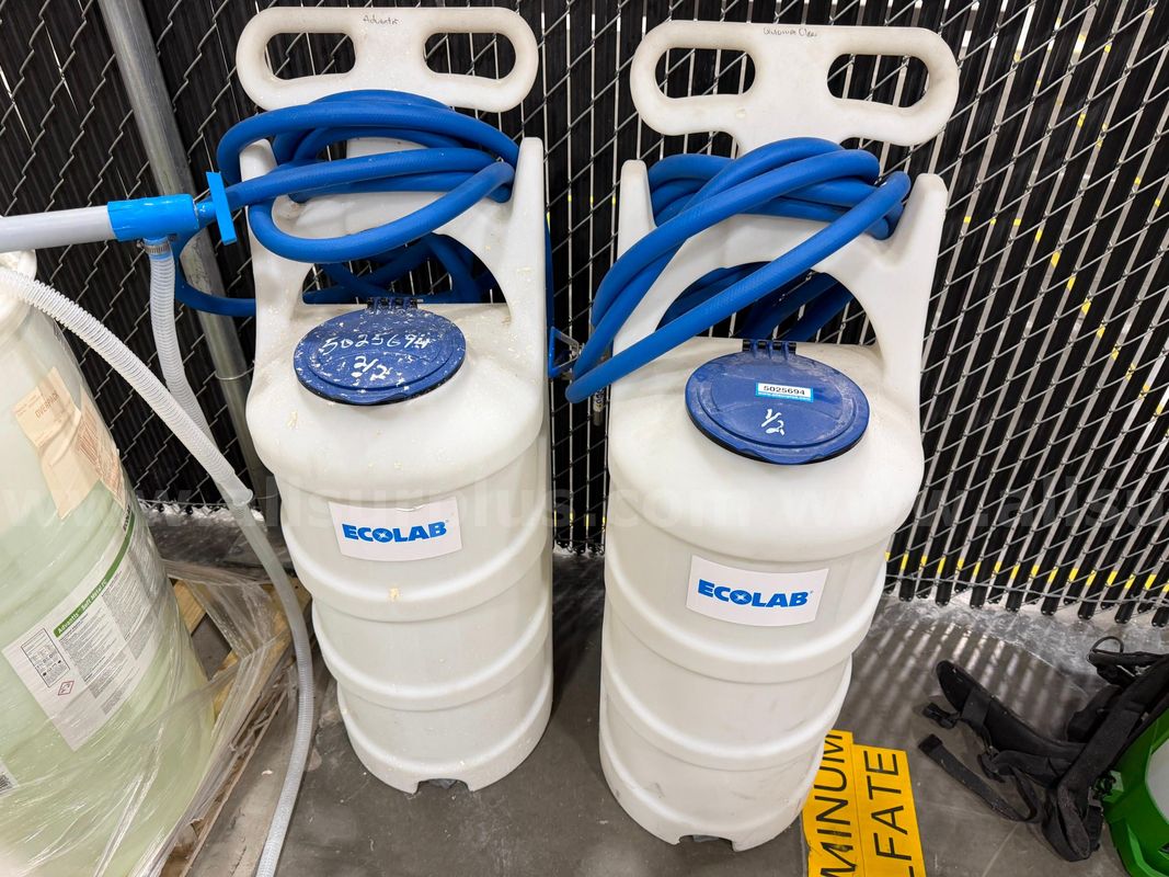 ECOLAB (2) Poly Portable Foamers