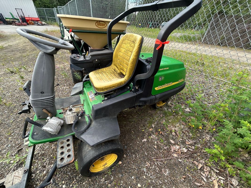 John Deere 2500E Liquid Cooled Riding Greens Mower