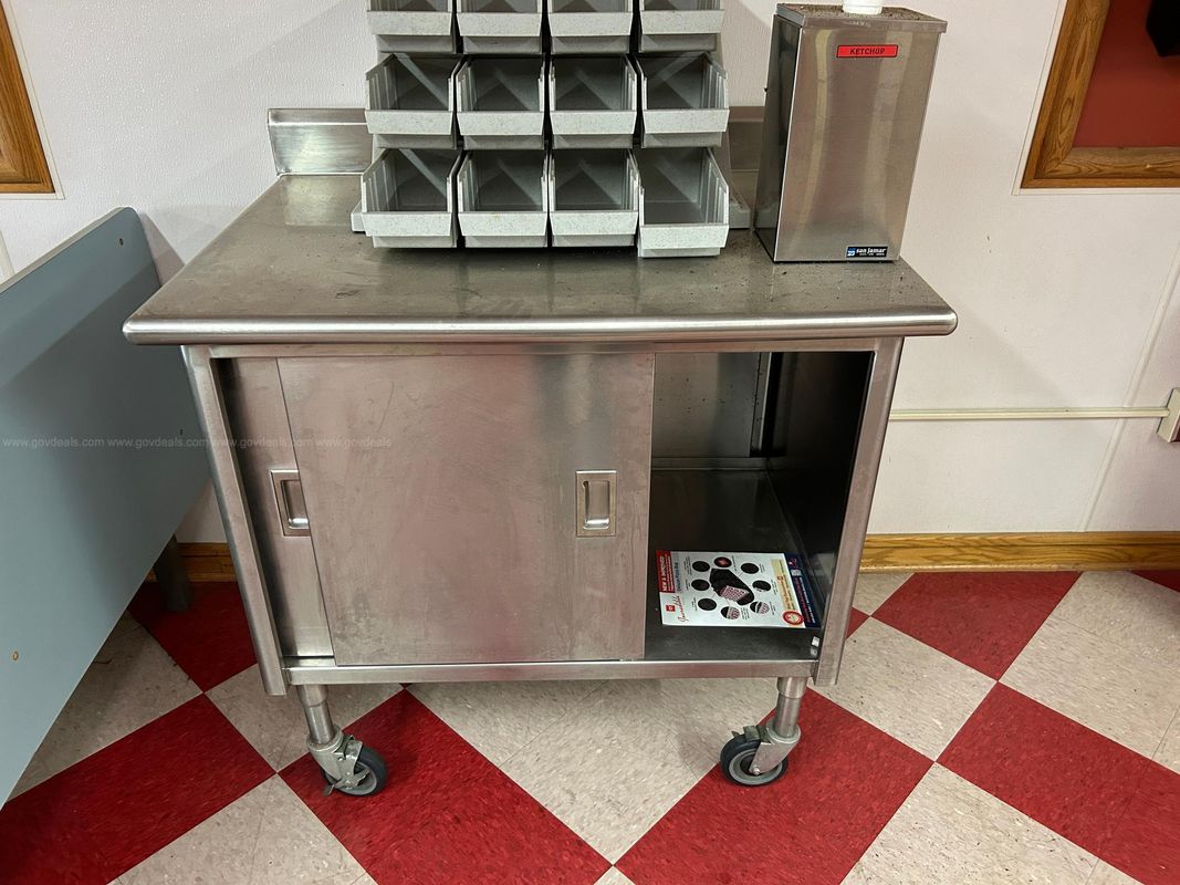 San Jamar Stainless Steel Mobile Work Table