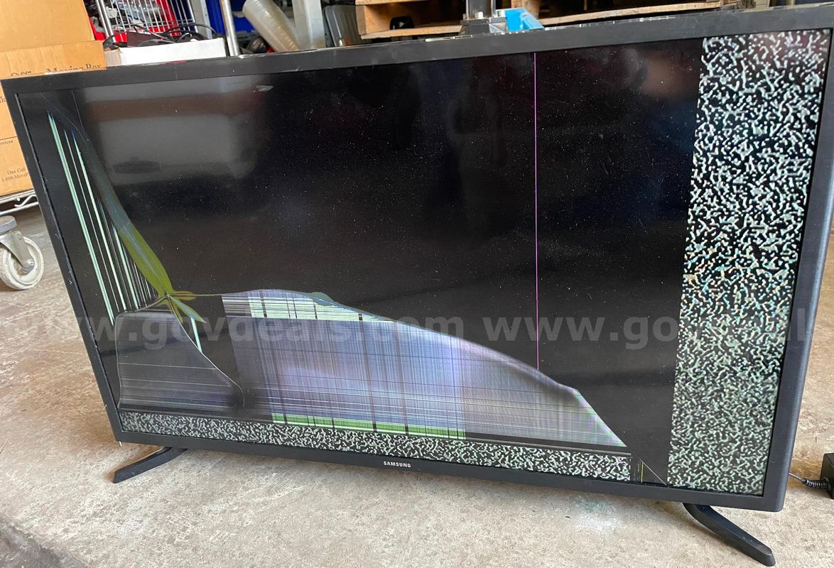 Samsung 32” LCD TV *FOR PARTS* UN32J5003AF *NO RESERVE*
