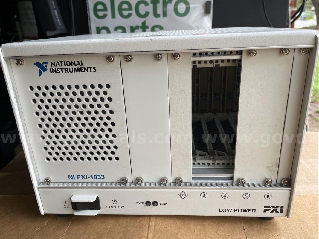 National Instruments NI PXI-1033 5-Slot, Integrated Remote Controller PXI Chassis