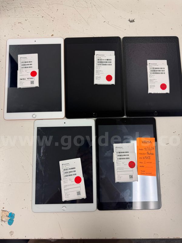 Lot of 5 iPad 7s - Need Repair
