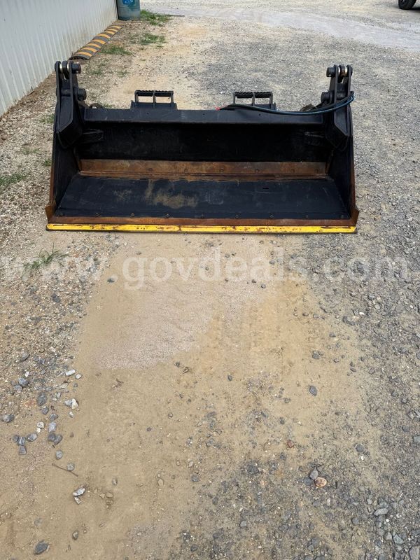 Skid Steer 84" Bradco 4-1 Bucket