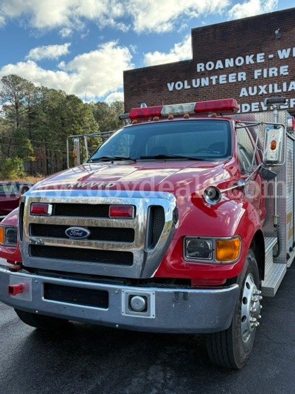 2004 Ford F-750 Fire Truck  - LOW MILEAGE