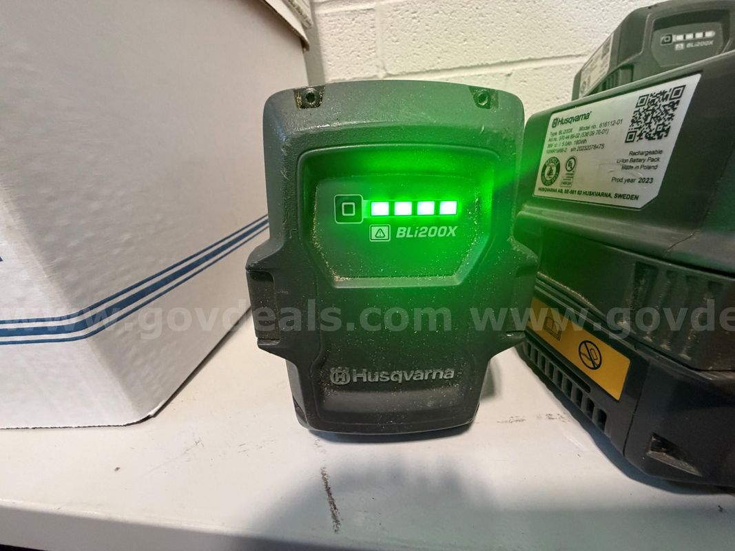 (3) Husqvarna BLi200X Batteries with non working saw