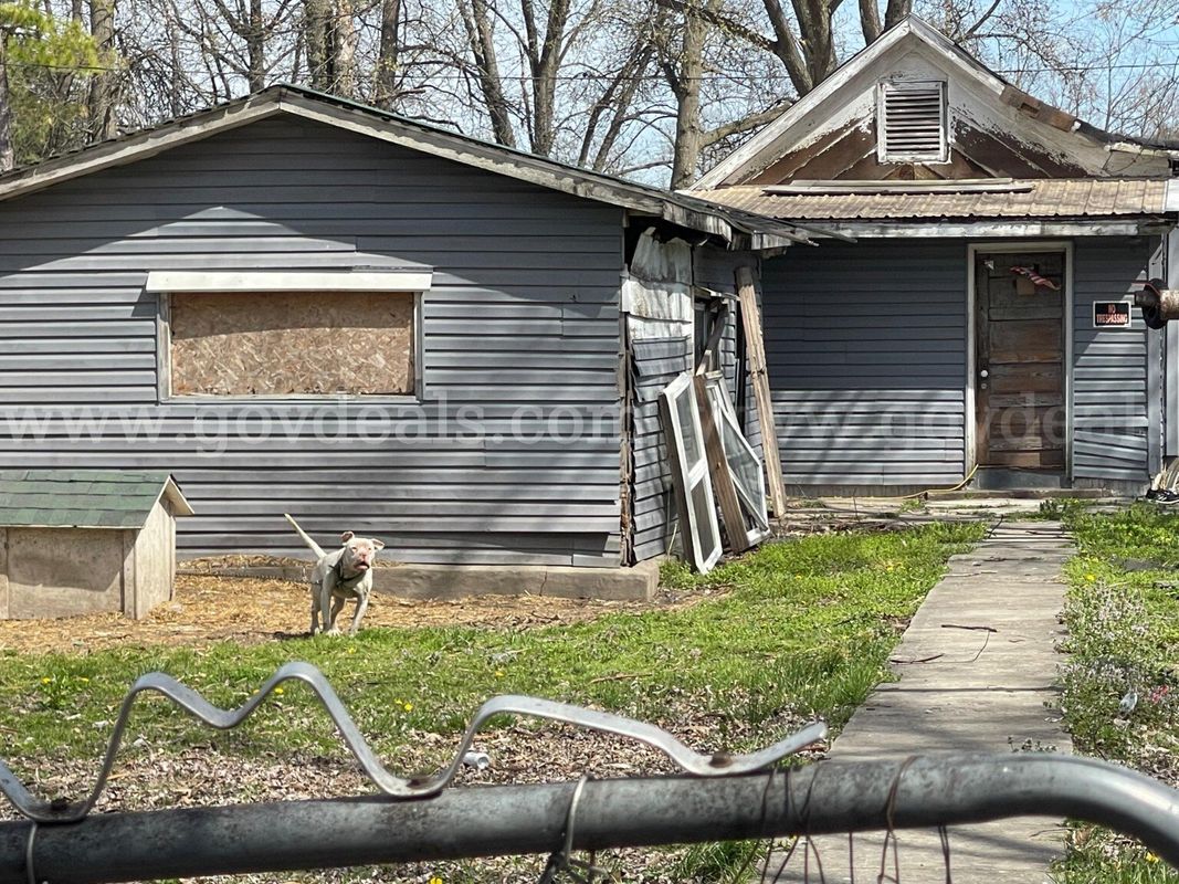 Affordable Investment Opportunity! 215 S Walnut St., Du Quoin, IL 62832 – Only $4,350!
