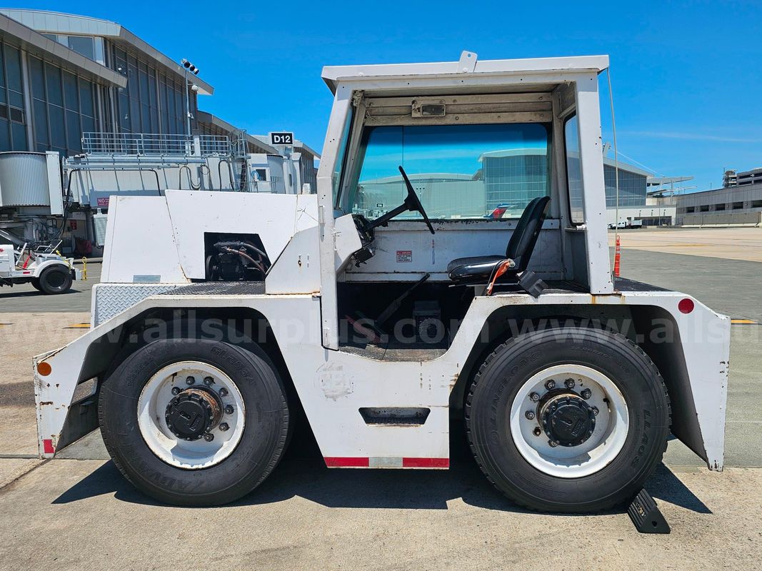 90's model TUG MC-15 Pushback