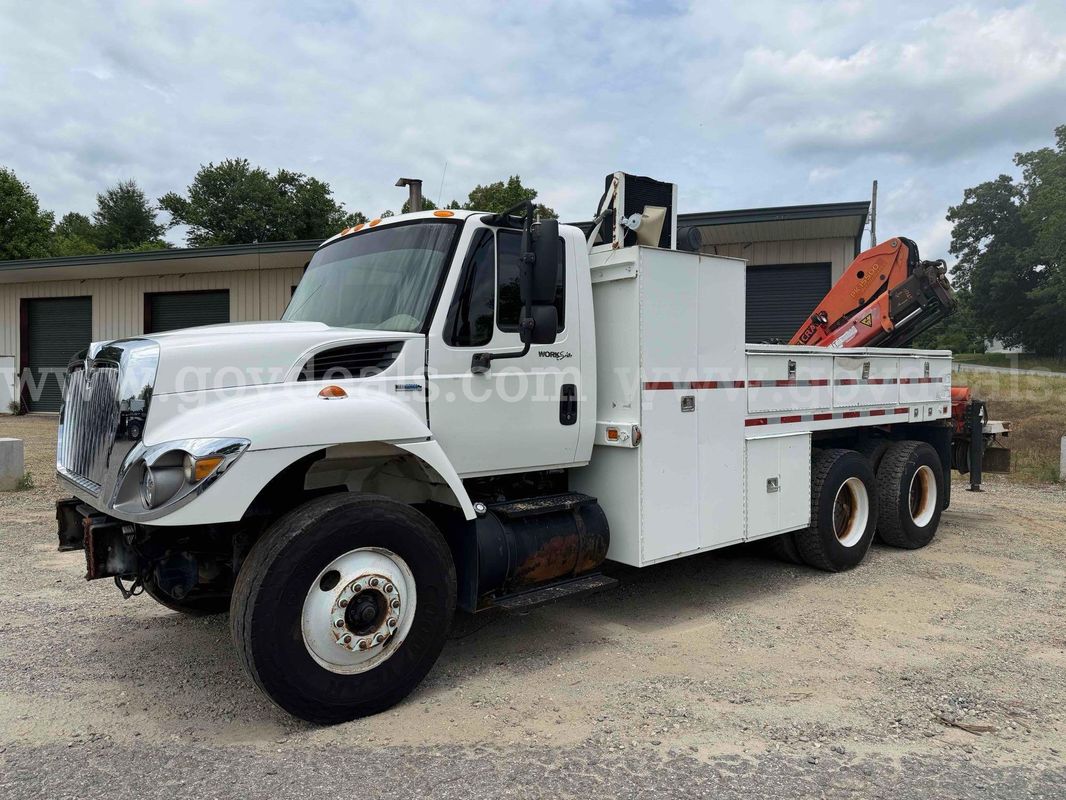 2008 International 7400 Crane Truck