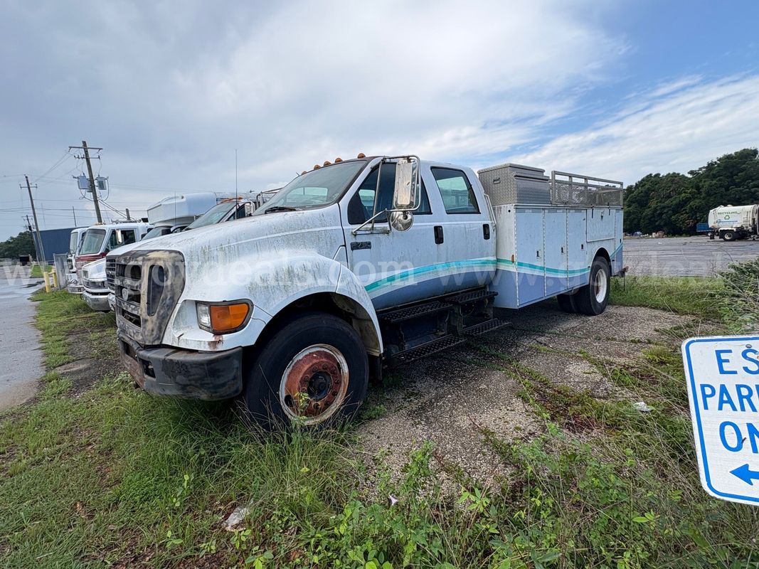 2004 Ford F-750