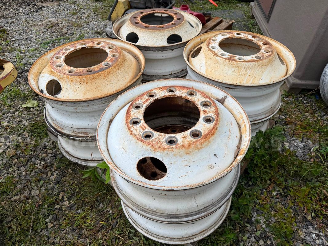(8) Steel 22.5 Truck Wheels