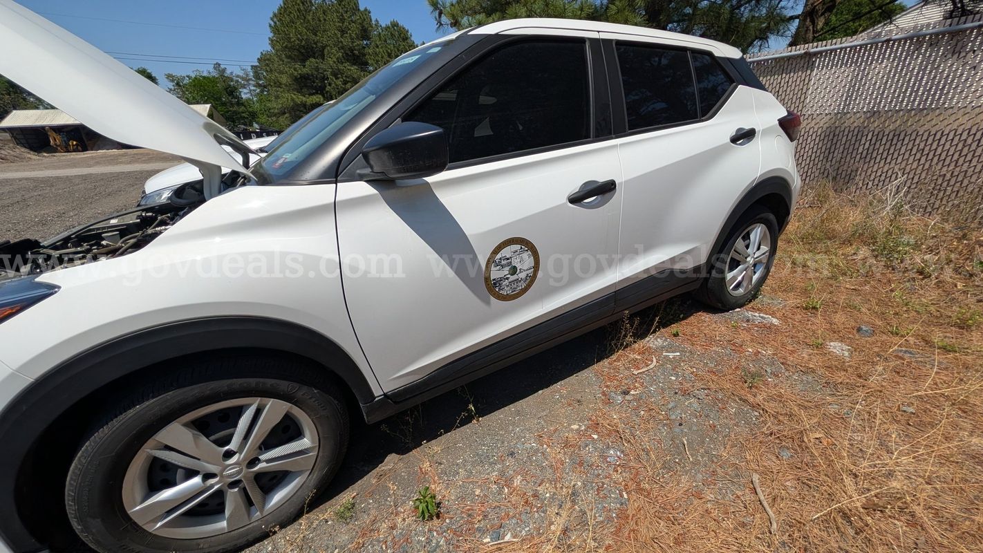 2023 Nissan Kicks * Very Low Miles*