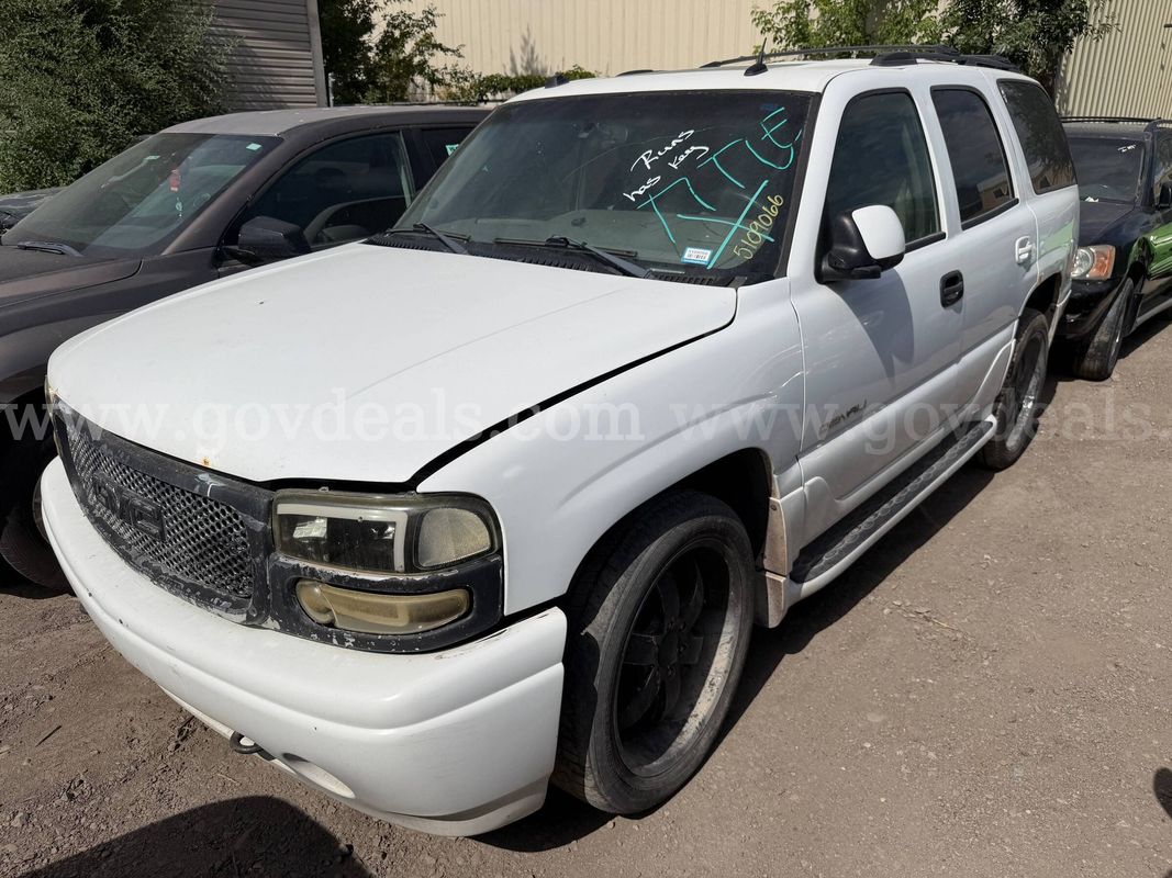 2004 GMC Yukon Denali Base