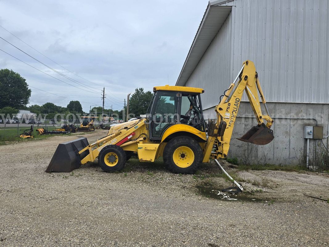 2005 New Holland LB75B #667