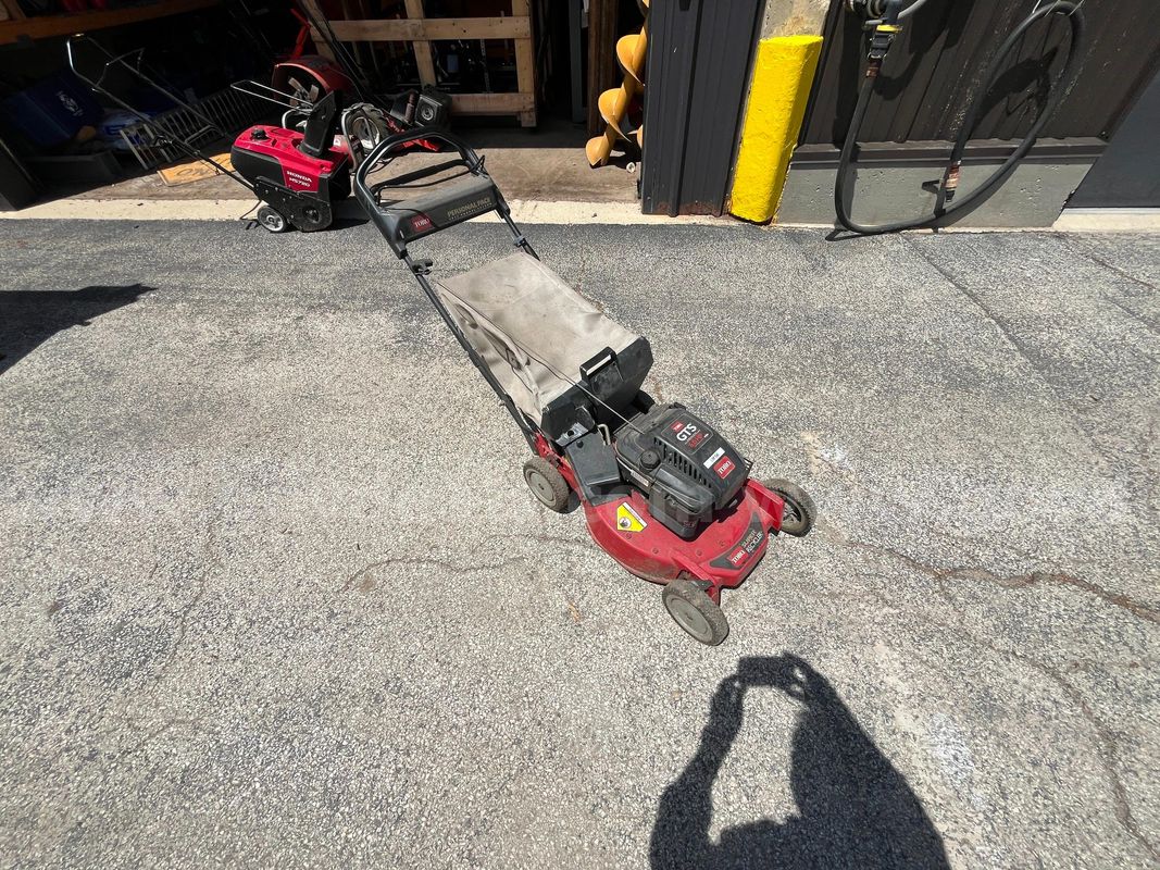 Toro Lawnmower super recycler 6 HP Briggs and Straton