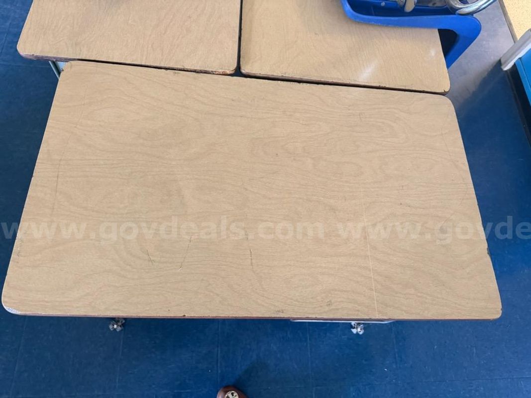 Student Desks & Chairs